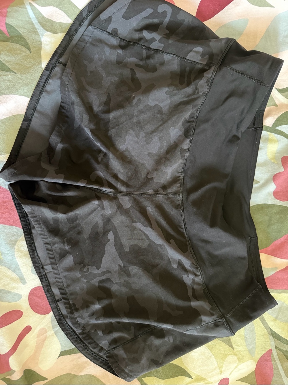 lululemon athletica camo speed up shorts - size 10